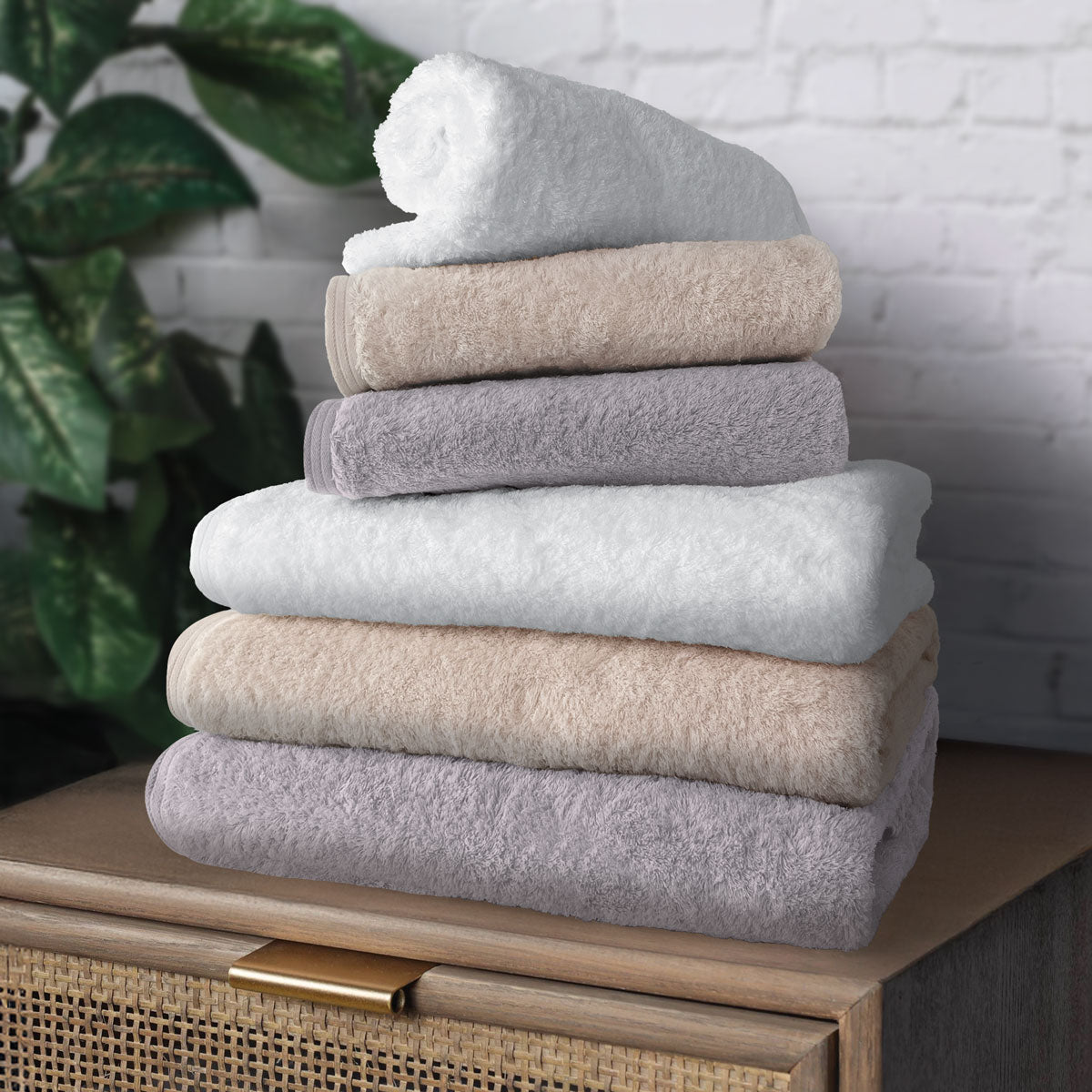 LIGHT - 100% Super Fine Cotton Absorbent Comfortable Sports Towel/ Bath Towel
